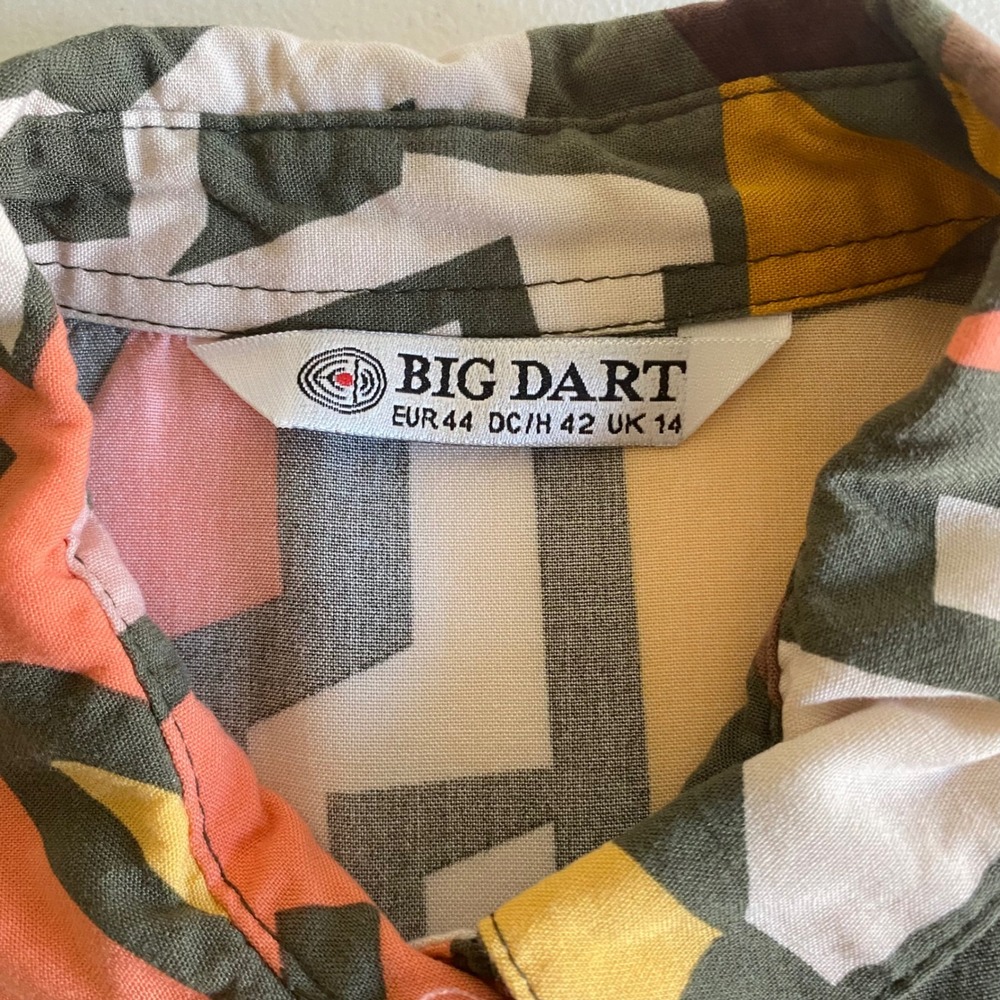 Big Dart Abstract Geometric Button Up Blouse Multicolor Viscose Size 10 - Picture 7 of 9
